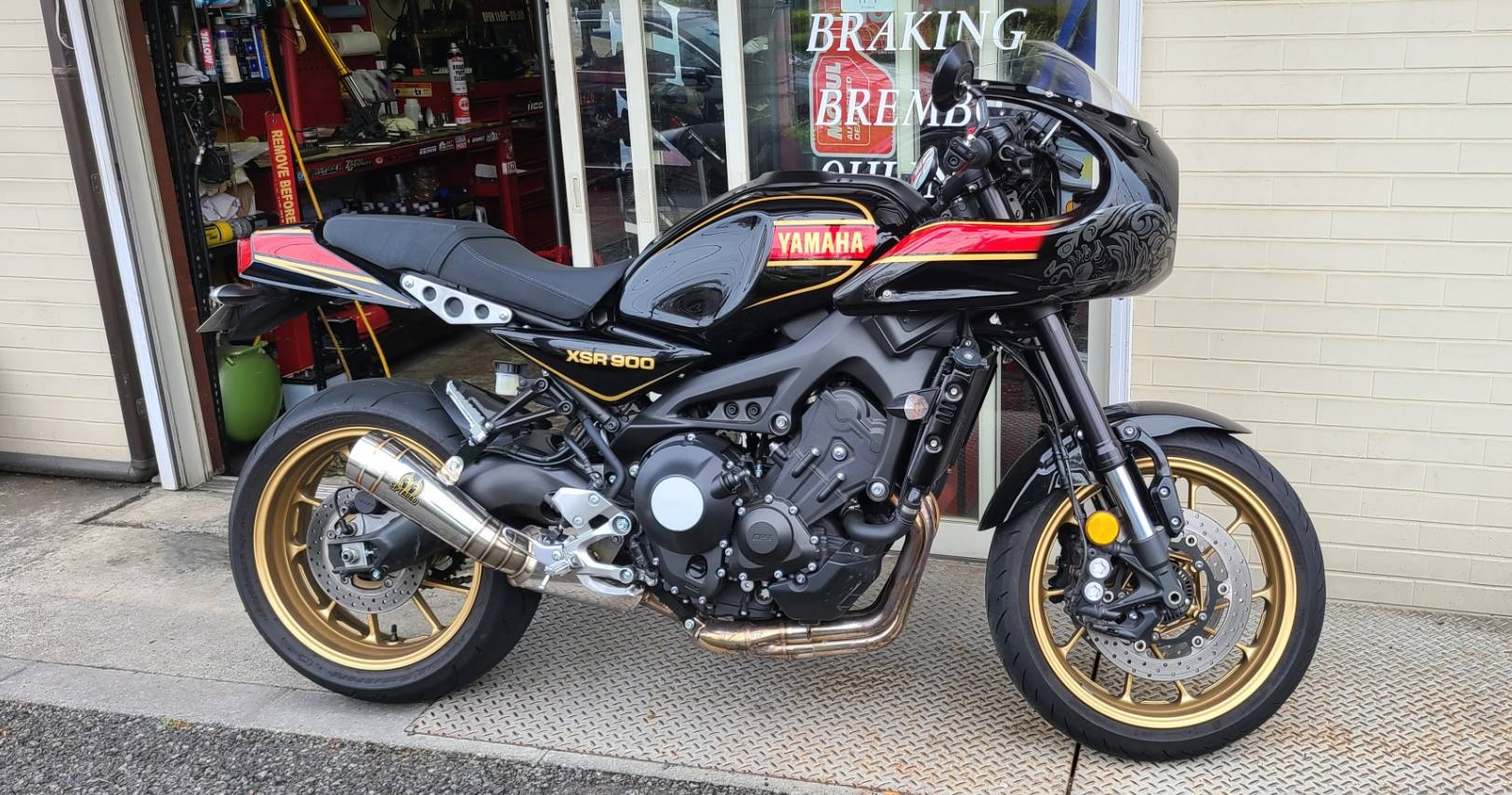 YAMAHA XSR900